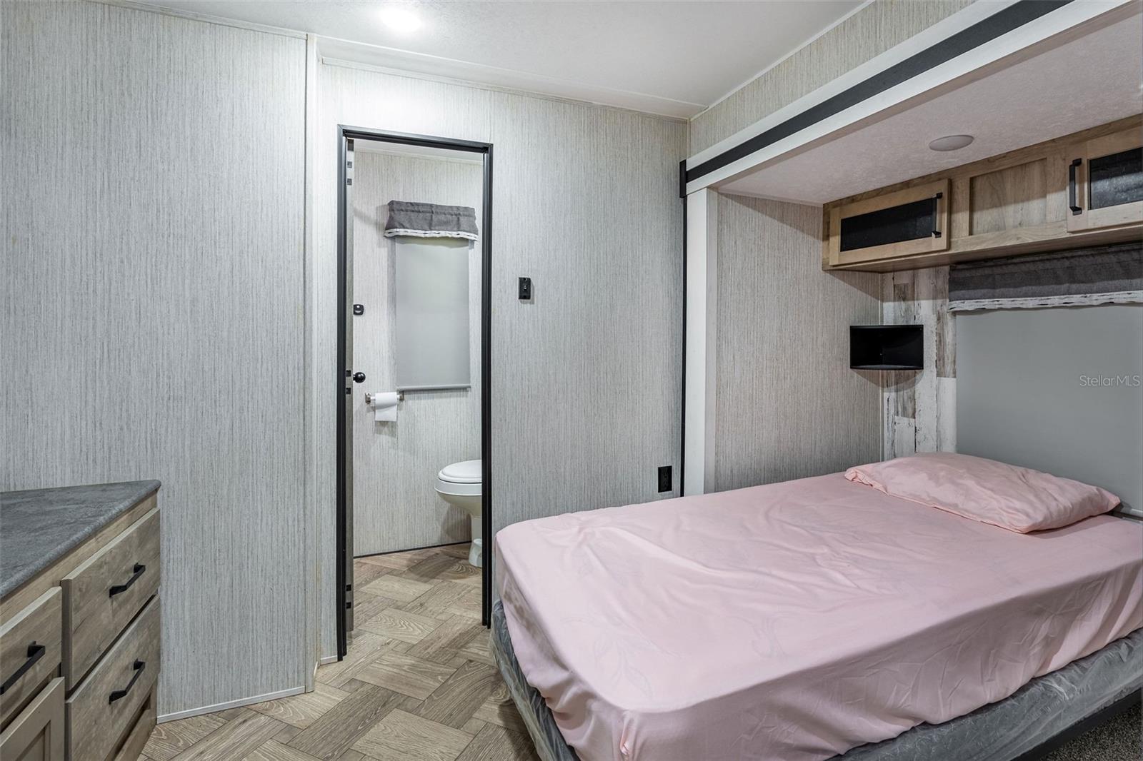 GUANIQUILLA WARD - Residential