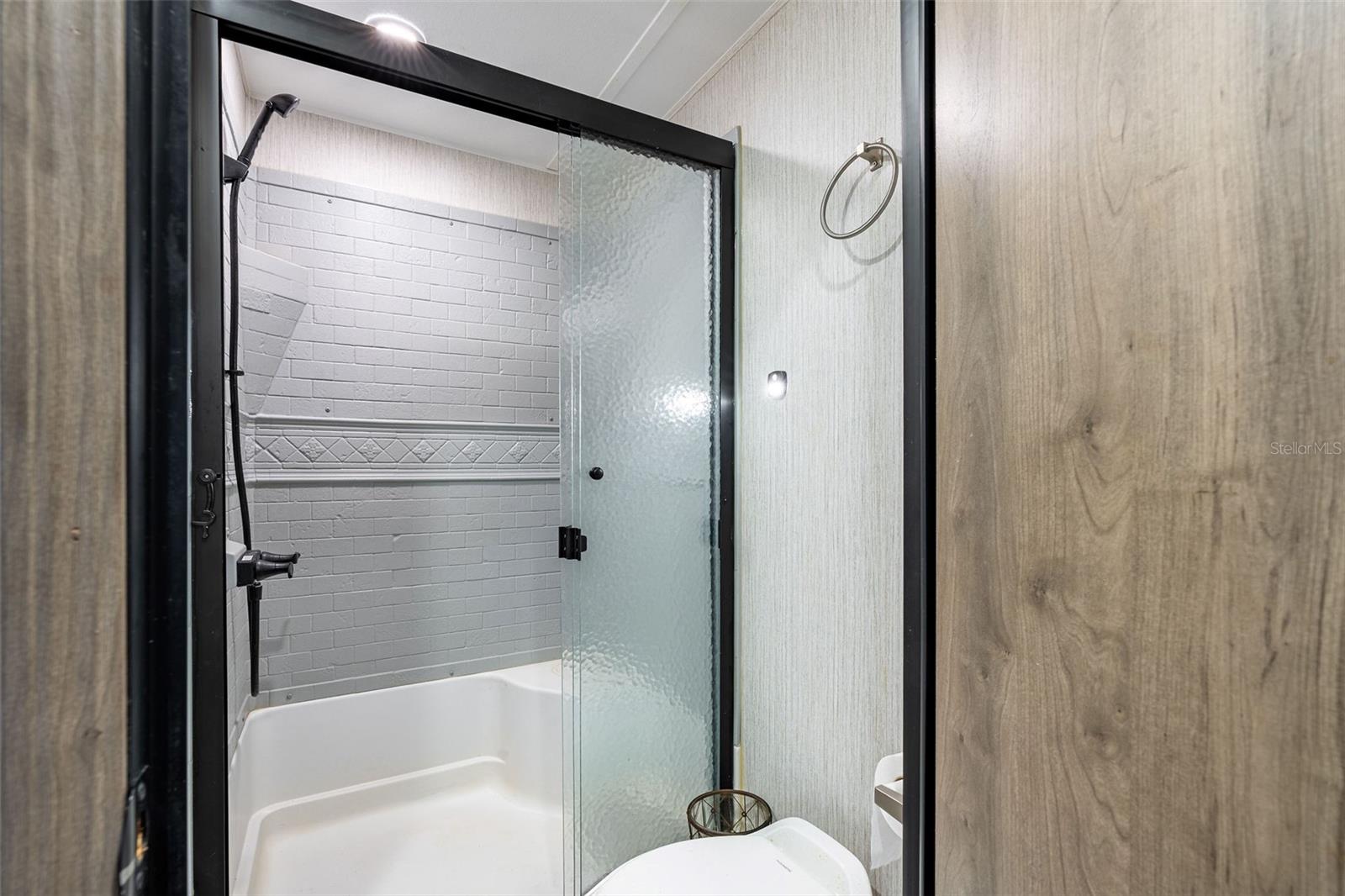 GUANIQUILLA WARD - Residential