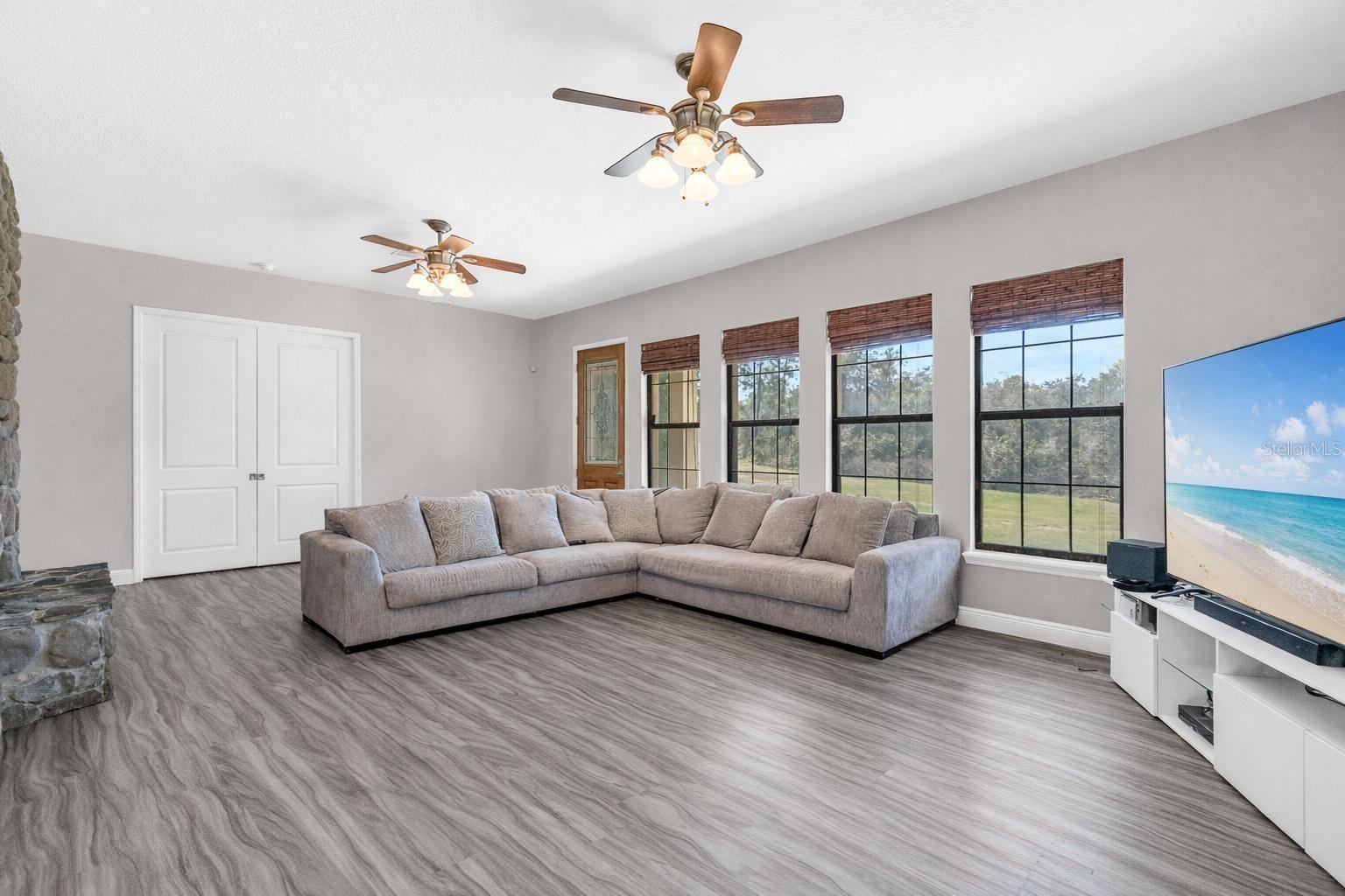 CAMBRIDGE VILLAS - Residential