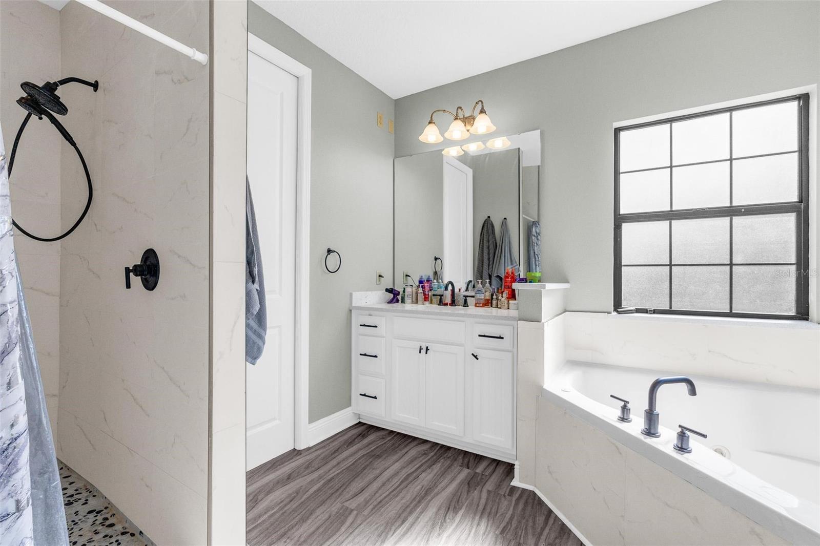 CAMBRIDGE VILLAS - Residential