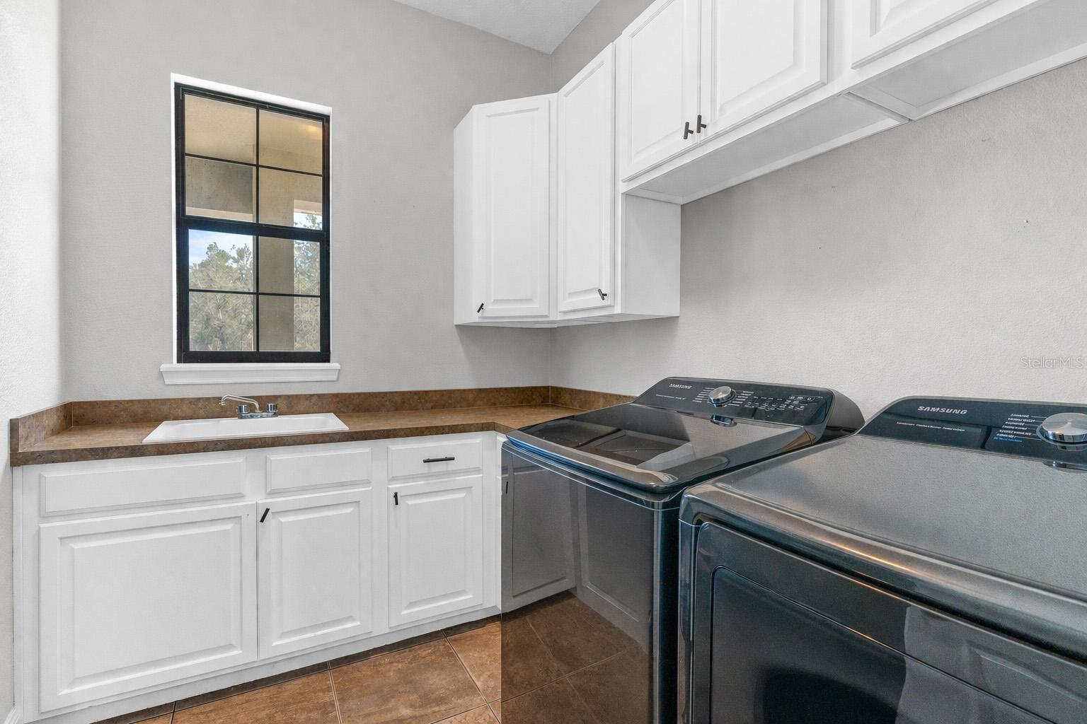 CAMBRIDGE VILLAS - Residential