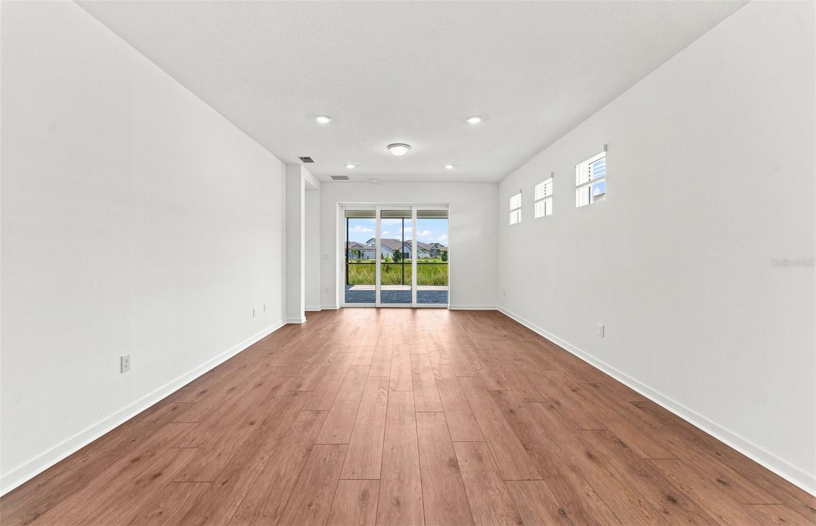 14752 SUNLIT CIRCLE