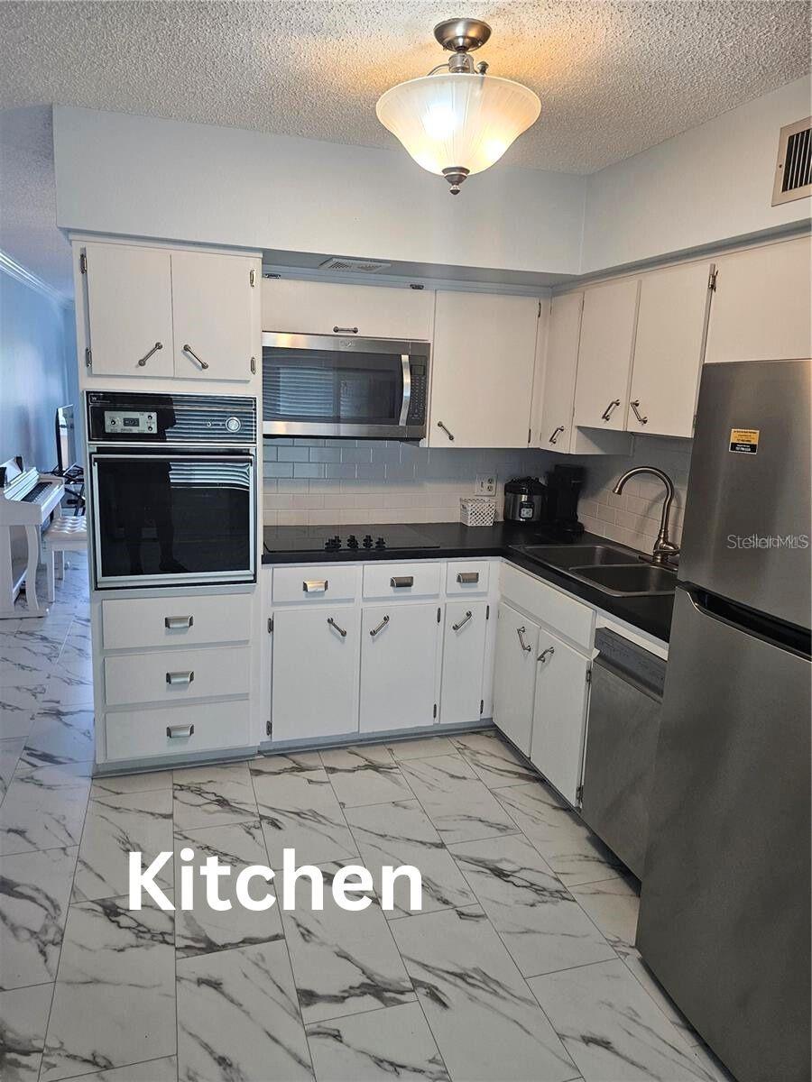 ON TOP OF THE WORLD - Residential Lease