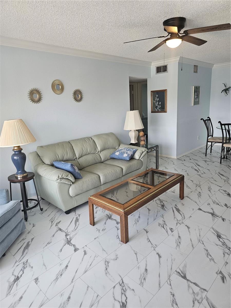 ON TOP OF THE WORLD - Residential Lease