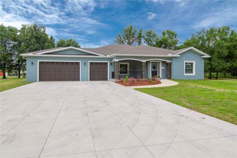 A home in PLANT CITY