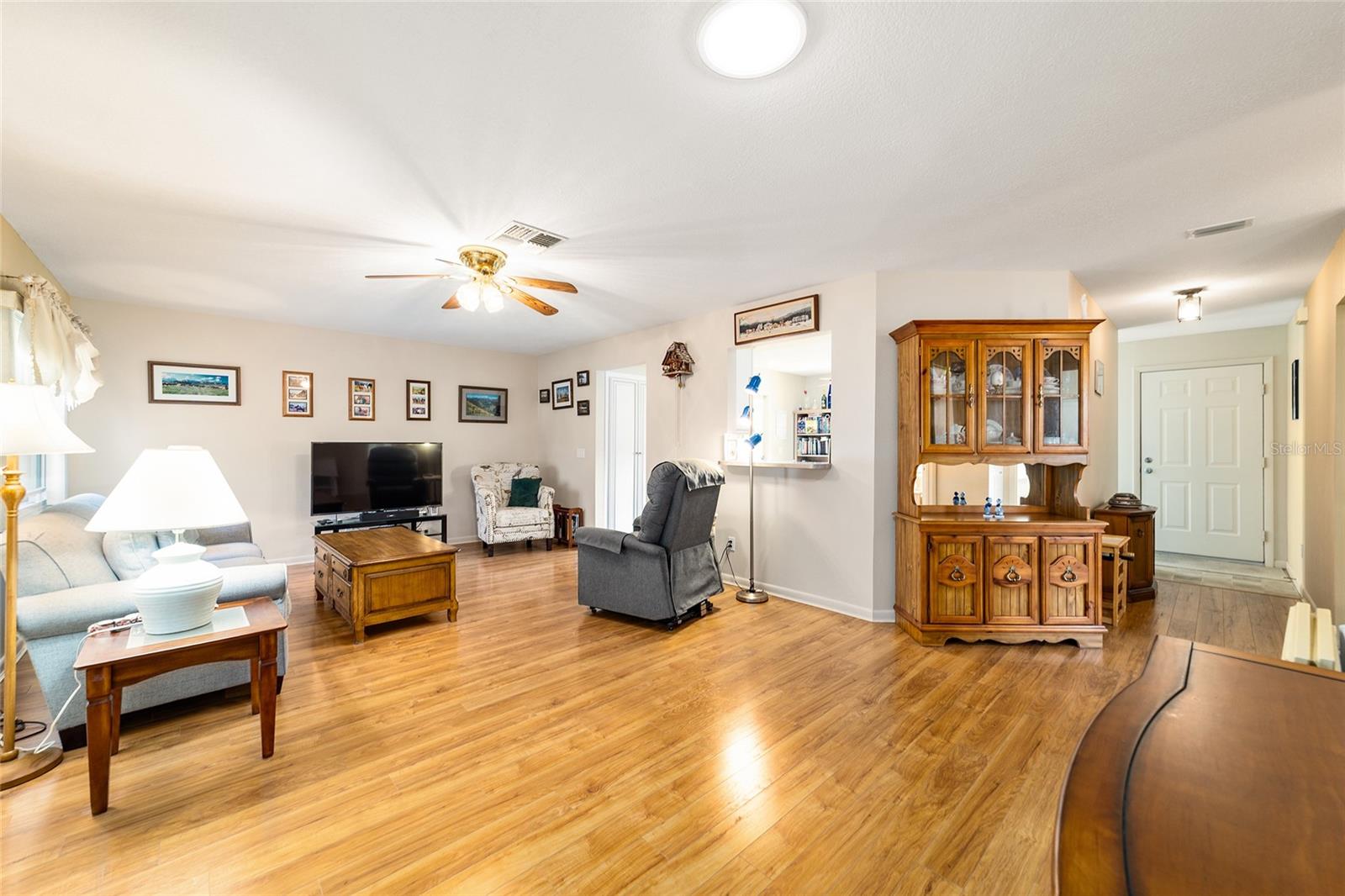 ON TOP OF THE WORLD - Residential