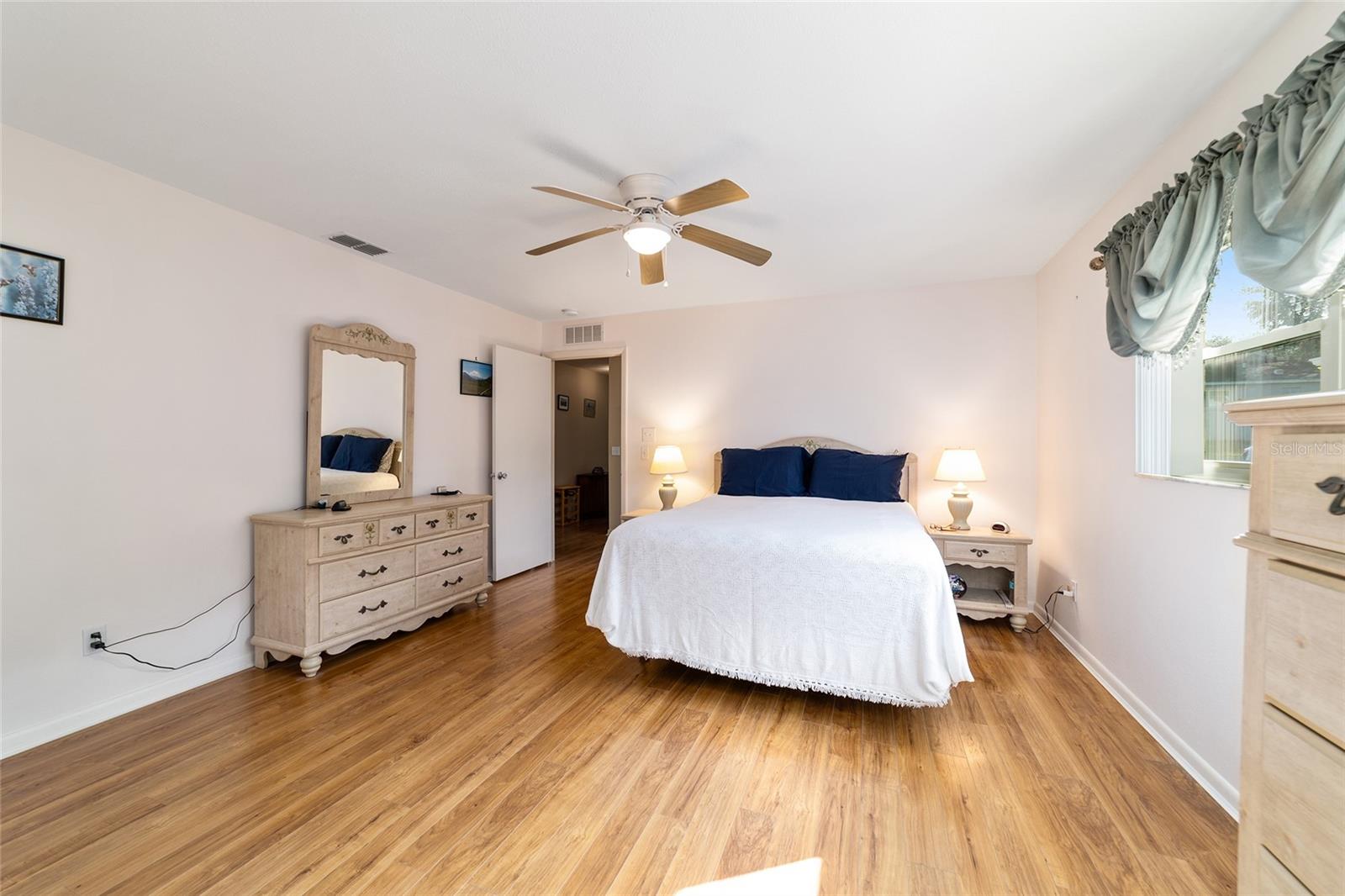 ON TOP OF THE WORLD - Residential