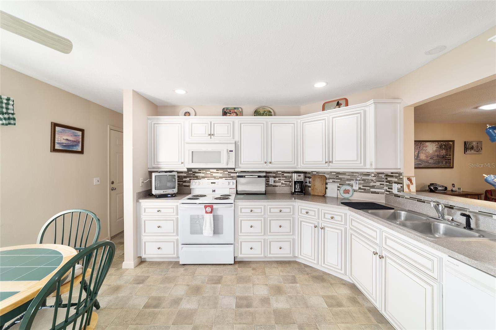 ON TOP OF THE WORLD - Residential