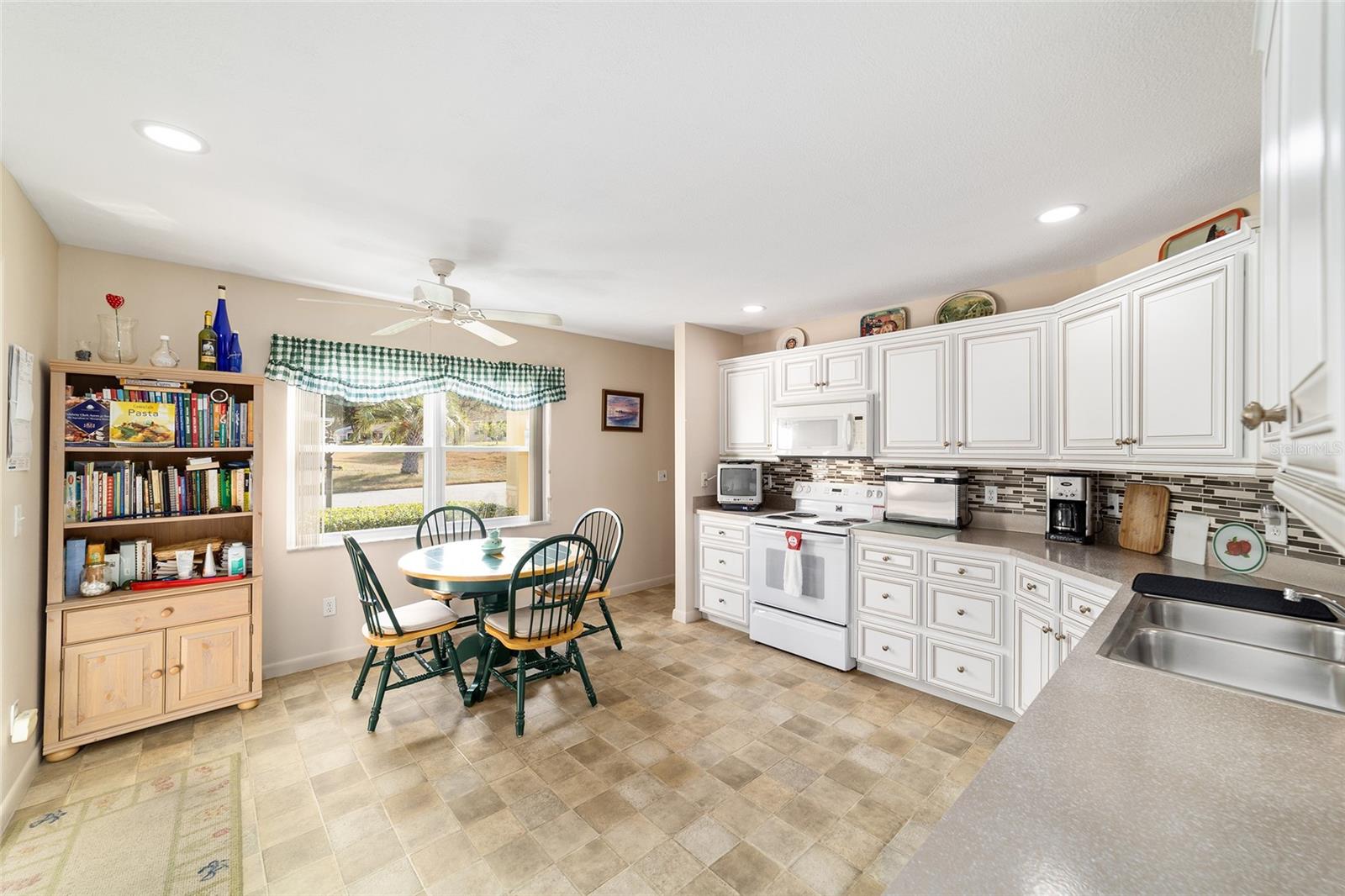 ON TOP OF THE WORLD - Residential