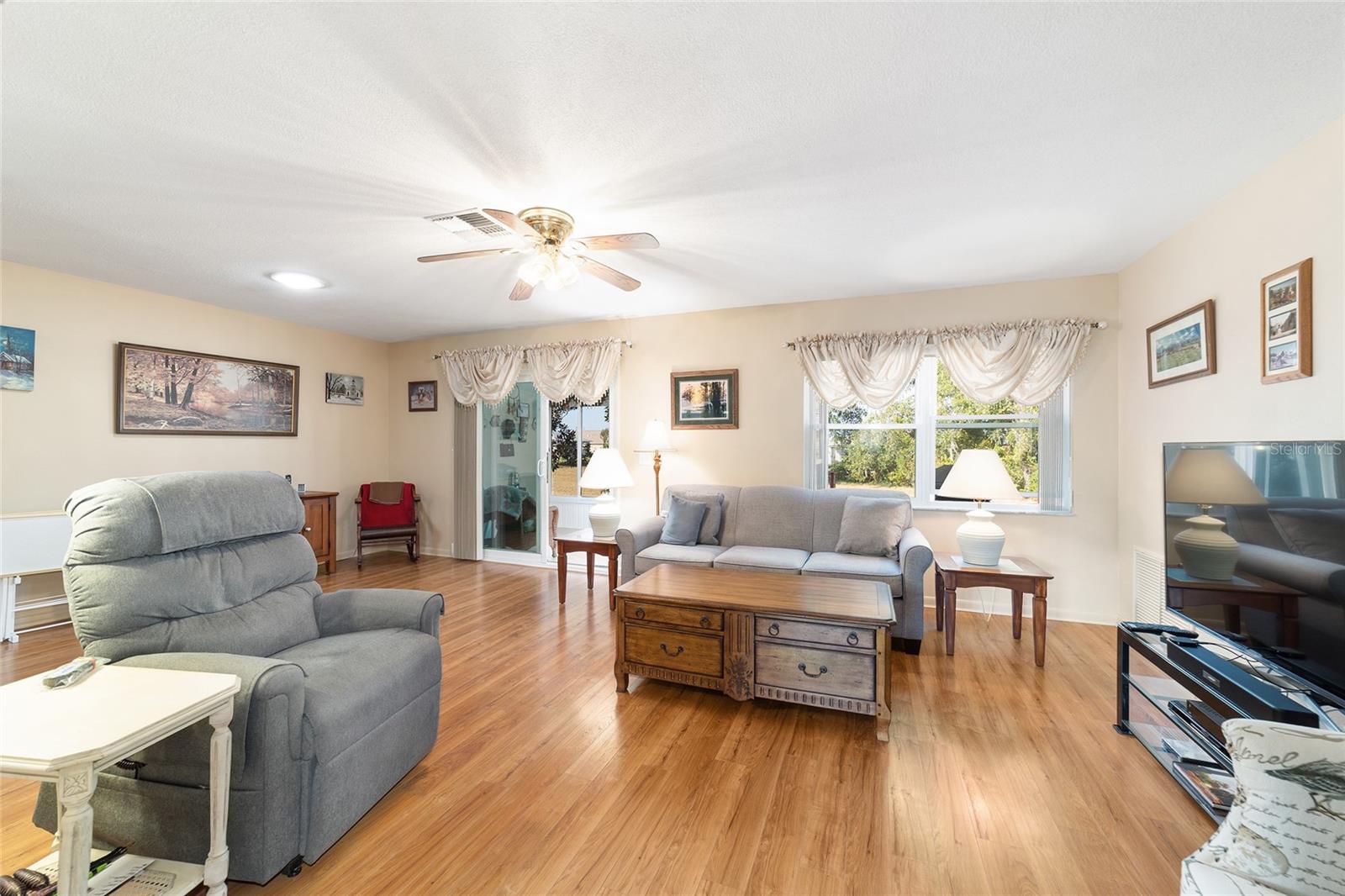 ON TOP OF THE WORLD - Residential