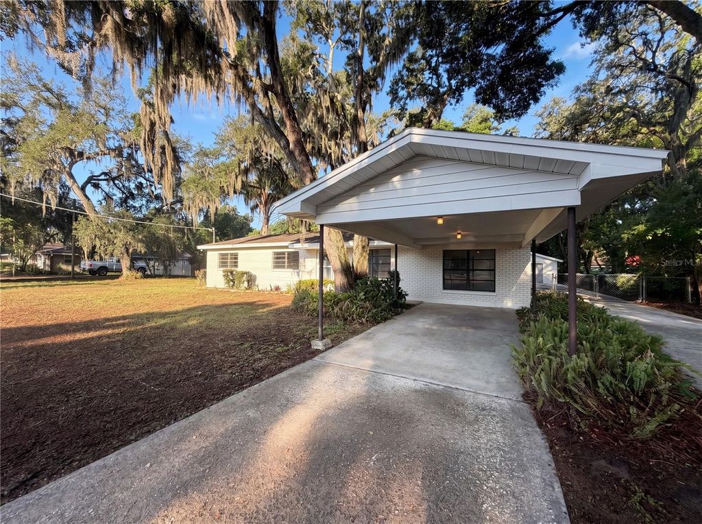 Photo of 103 S Kingsway Road, Seffner, FL 33584 (MLS # O6410955)