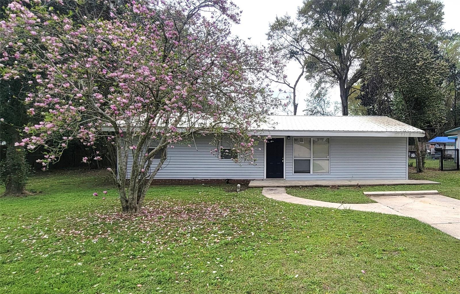 Photo 3 of 26 of 2117 CAMBRIDGE DRIVE house