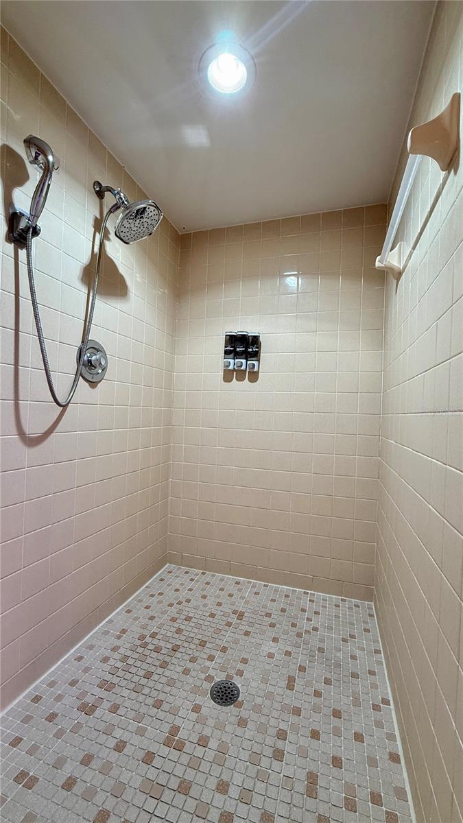 BVL UNIT 11 3RD ADD - Residential