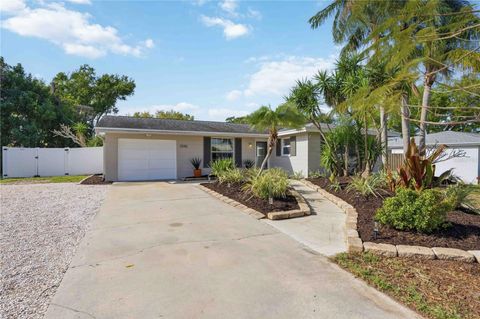 Photo of 2546 Parma Street, Sarasota, FL 34231 (MLS # A4686708)
