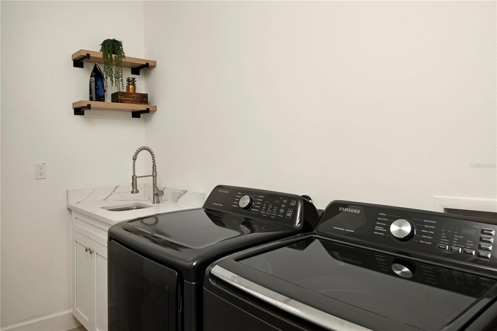 MAGNOLIA TERS TWNHMS - Residential Lease