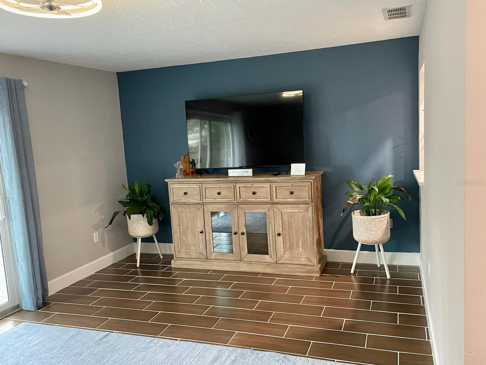 TOWN & COUNTRY ESTATES - Residential