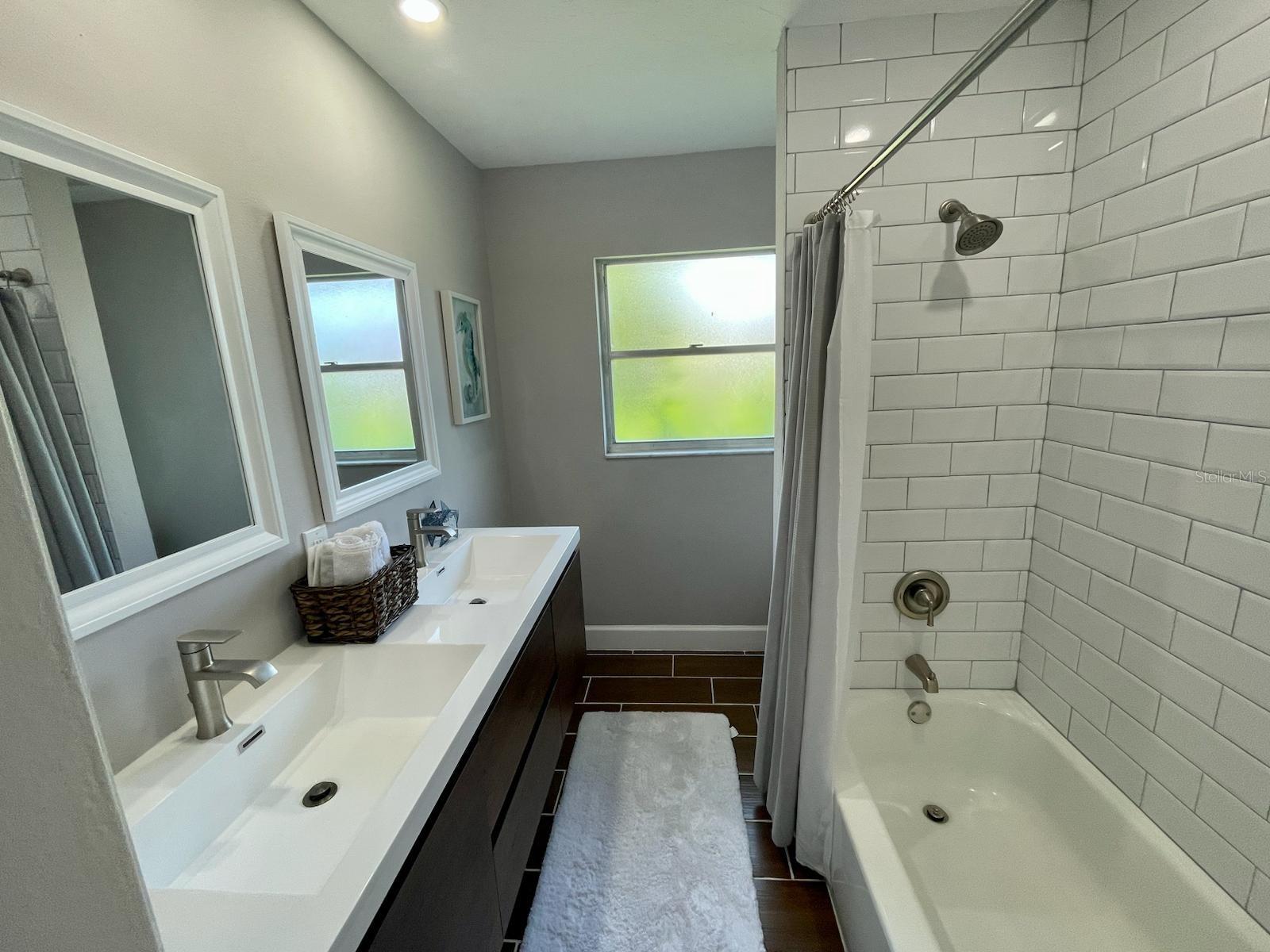 TOWN & COUNTRY ESTATES - Residential
