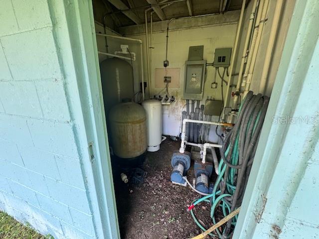 BLACK HAMMOCK - Land