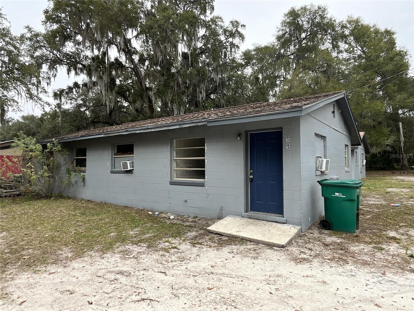 Rent with confidence from a licensed Real Estate Brokerage. We have a quick and simple application process.
Welcome to this cute 2-bed, 1 bath home! Our spacious layout is perfect for comfortable living. Enjoy the yard to unwind after a long day, enjoy the fresh air, and gather for fun-filled activities.
As you enter the home, you will be greeted with an open floor plan showcasing the living room and kitchen. To the side of the home are the two bedrooms and the bathroom. Flooring throughout the home includes easy-to-clean tile.
This company is committed to supporting the guidelines of the U.S. Fair Housing Act (Title VIII of the Civil Rights Act of 1968), as amended, which prohibits discrimination in the sale, rental, and financing of housing transactions because of race, color, religion, sex, handicap, familial status, or national origin. The price to move in ranges from two times to three times the rent, depending on application results. Alabama LLC, CQ1056586.