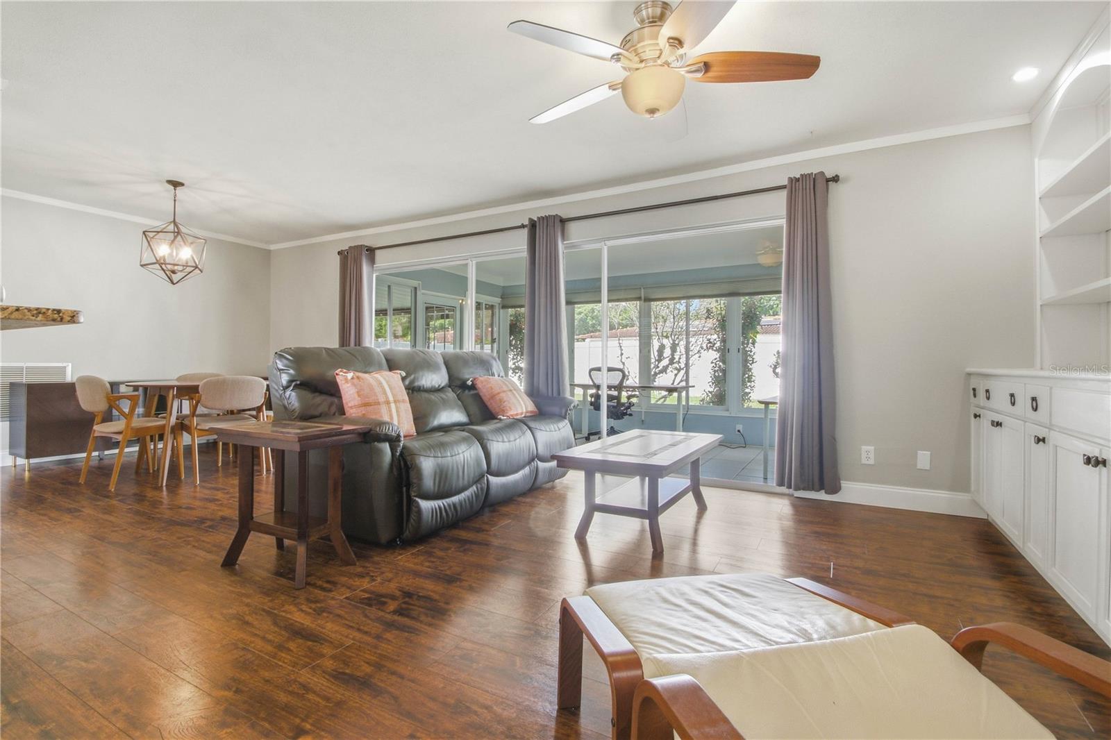 2337 BLACK OAK LANE