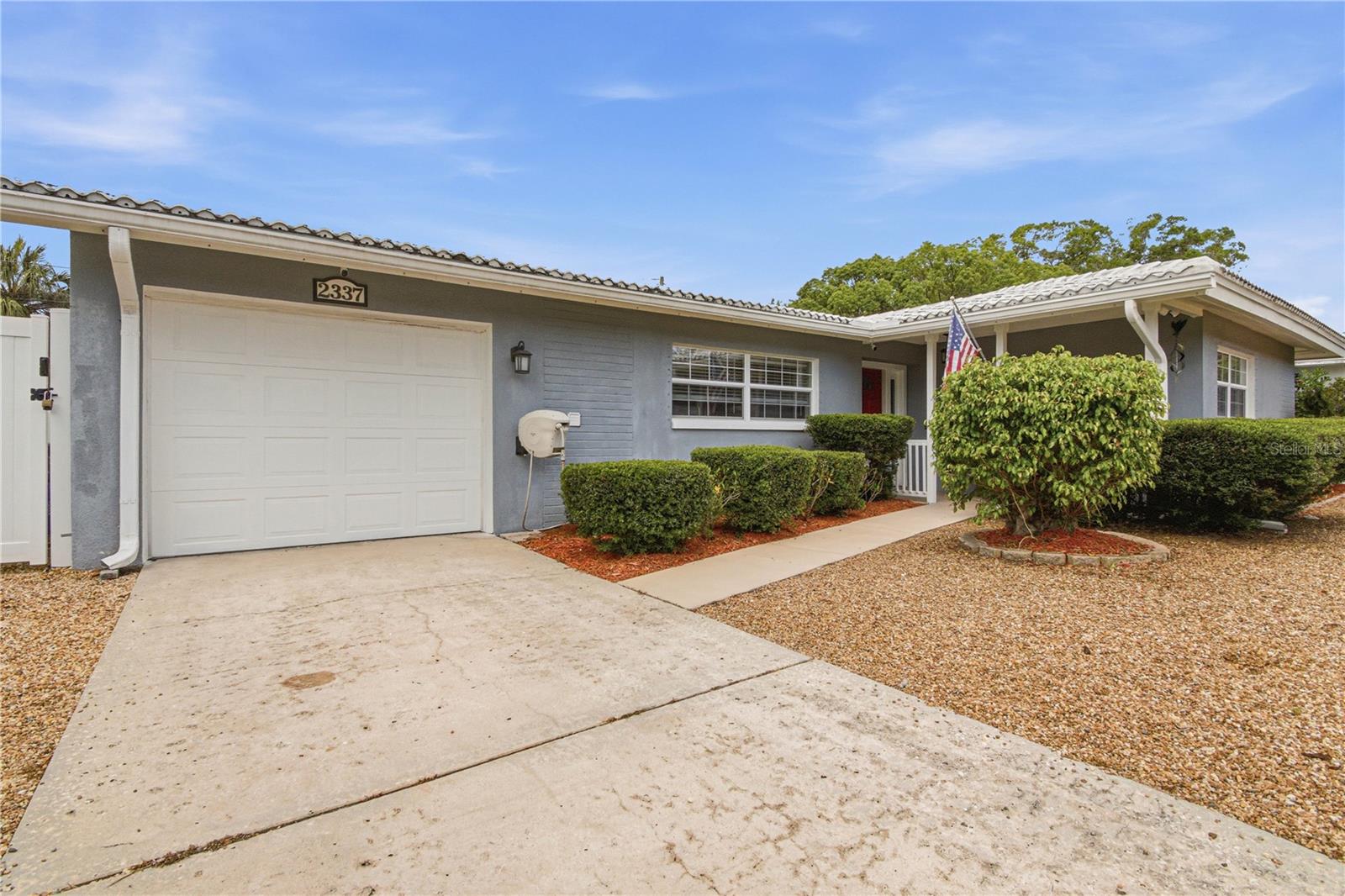 2337 BLACK OAK LANE