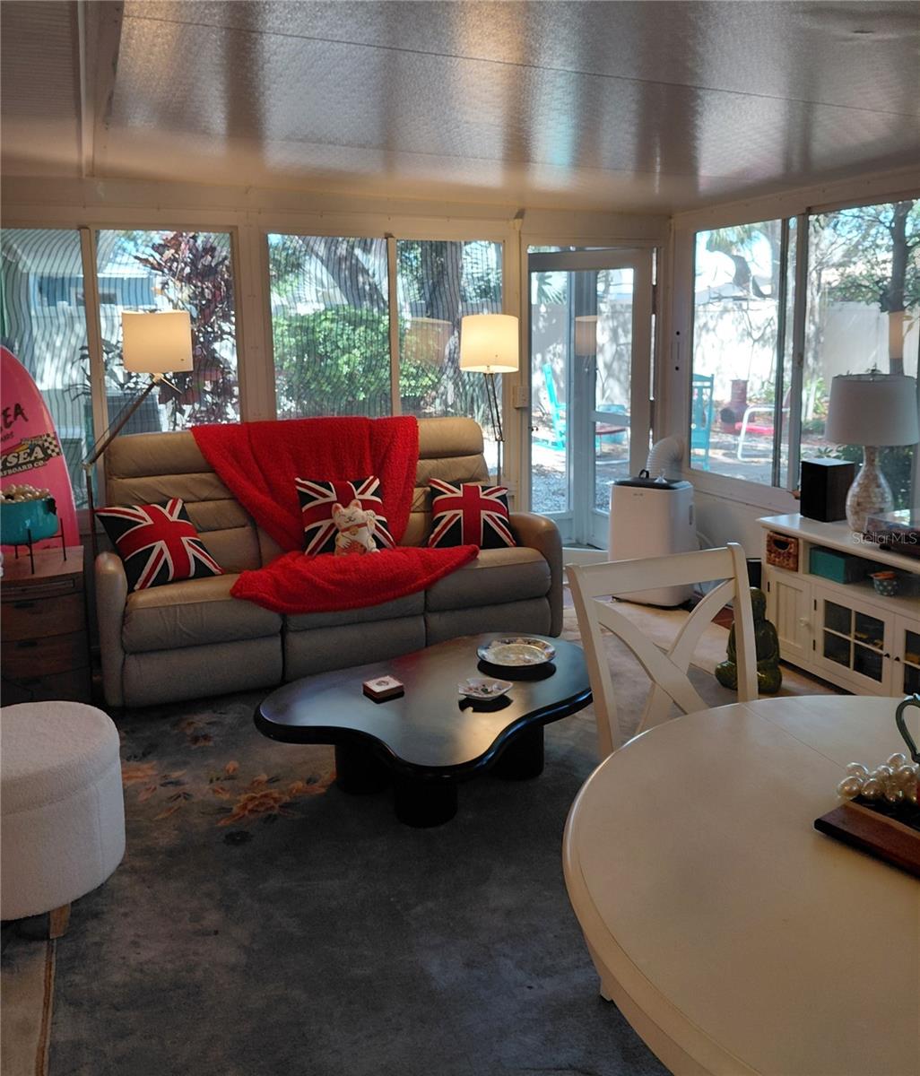 DUNEDIN MANOR 1ST ADD - Residential