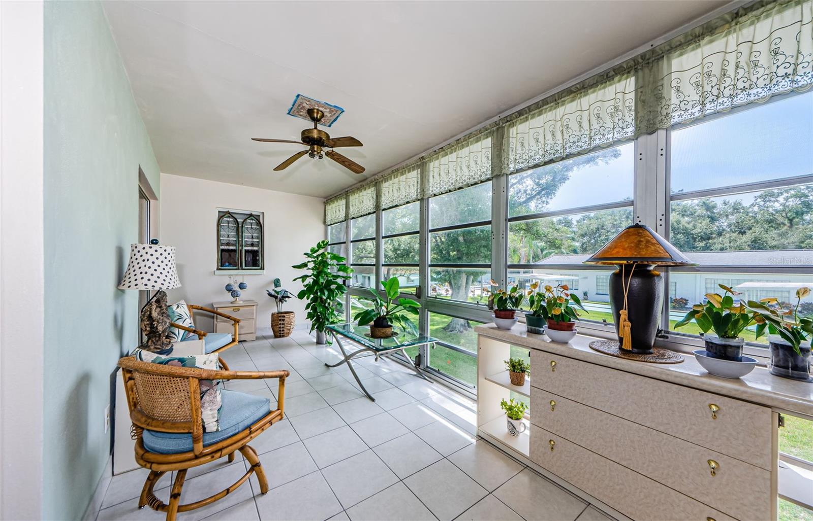 DOUGLAS ARMS - Residential