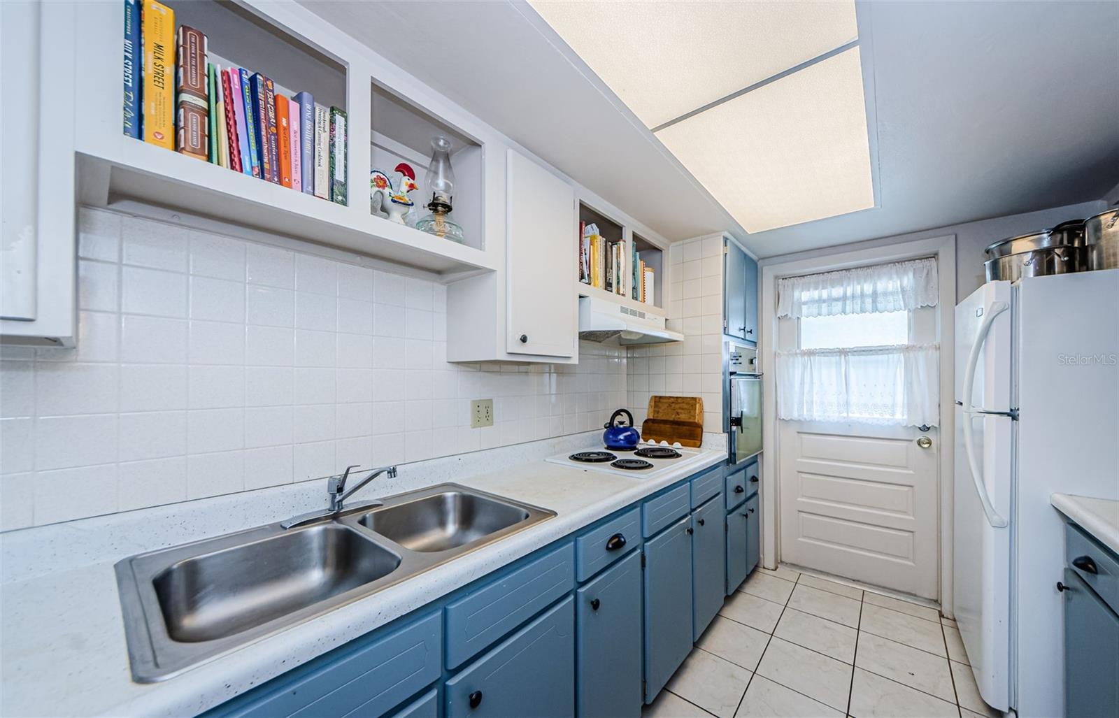 DOUGLAS ARMS - Residential