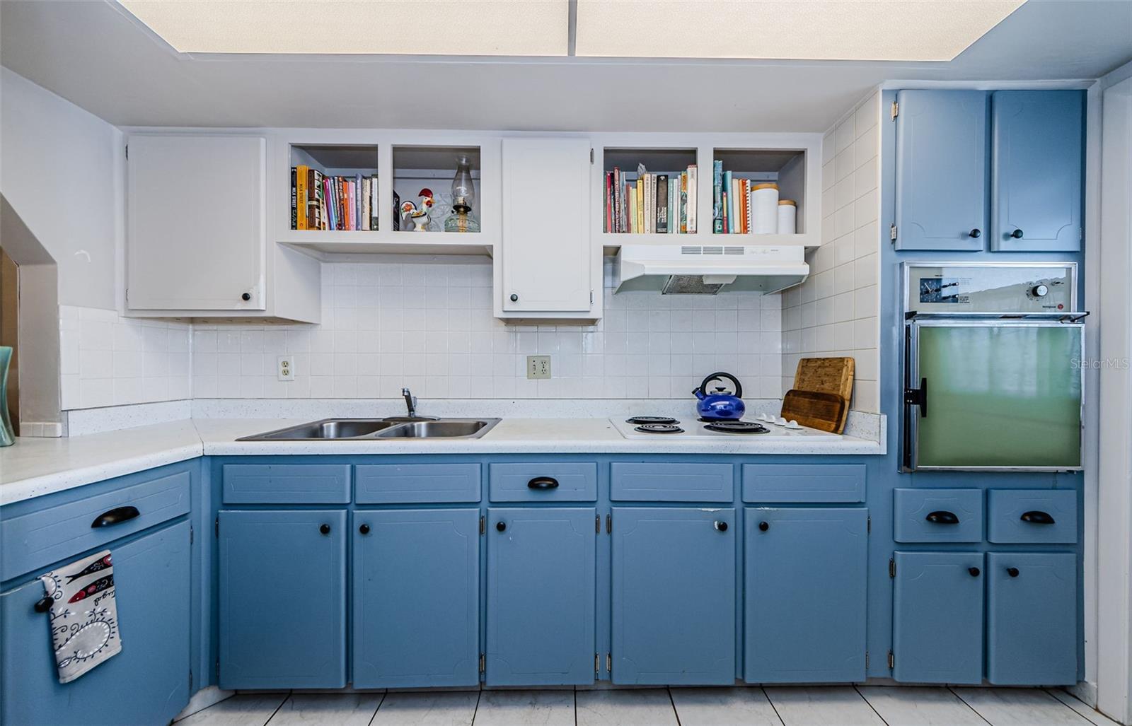 DOUGLAS ARMS - Residential