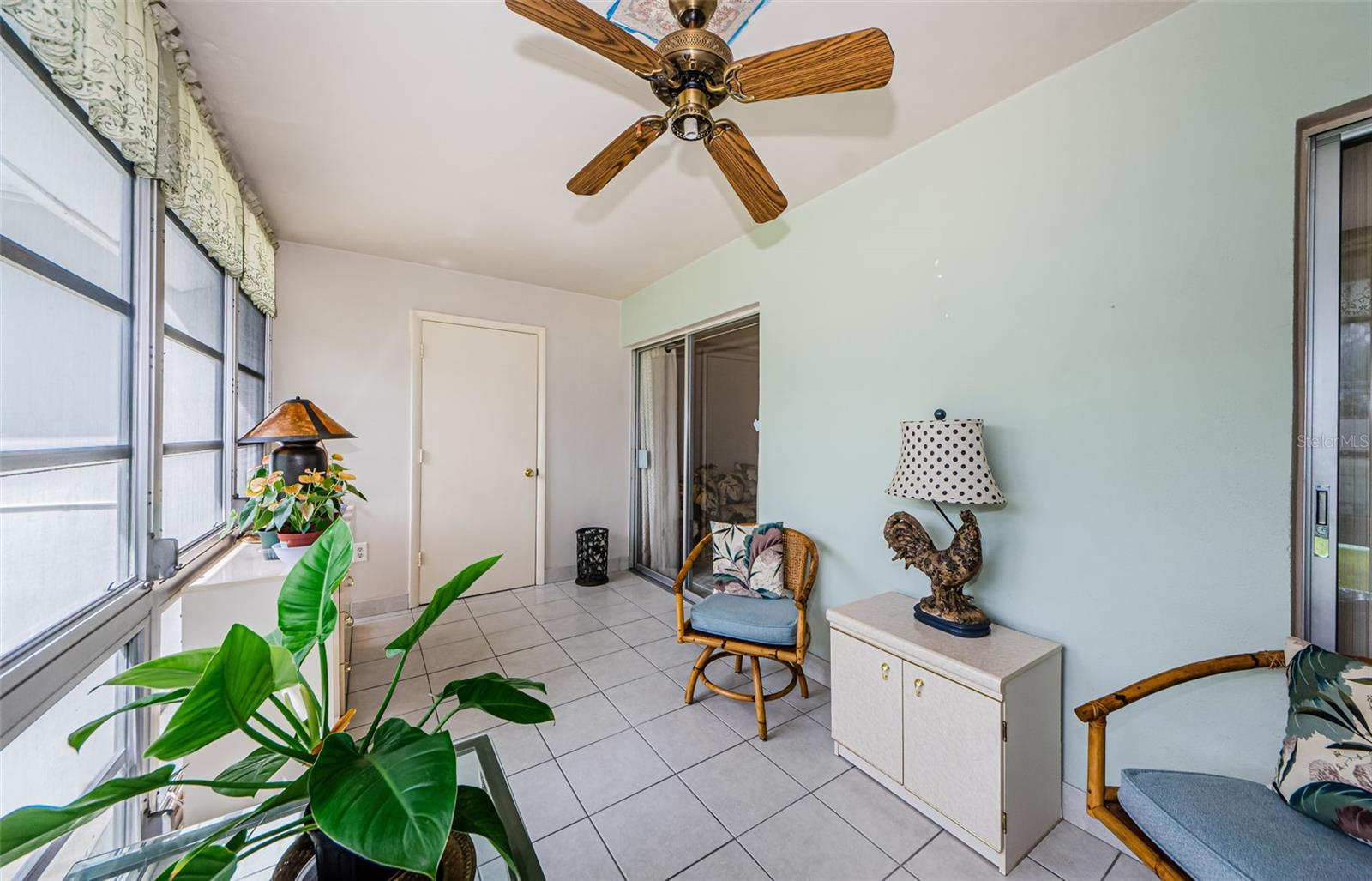 DOUGLAS ARMS - Residential