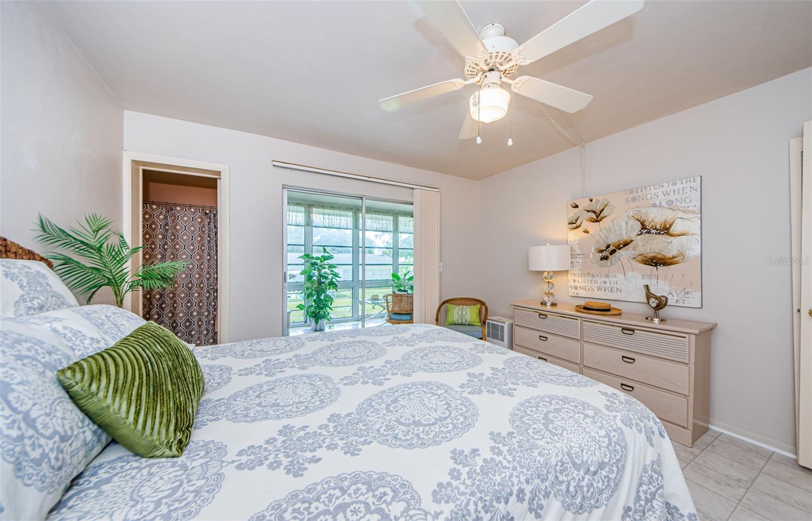 DOUGLAS ARMS - Residential