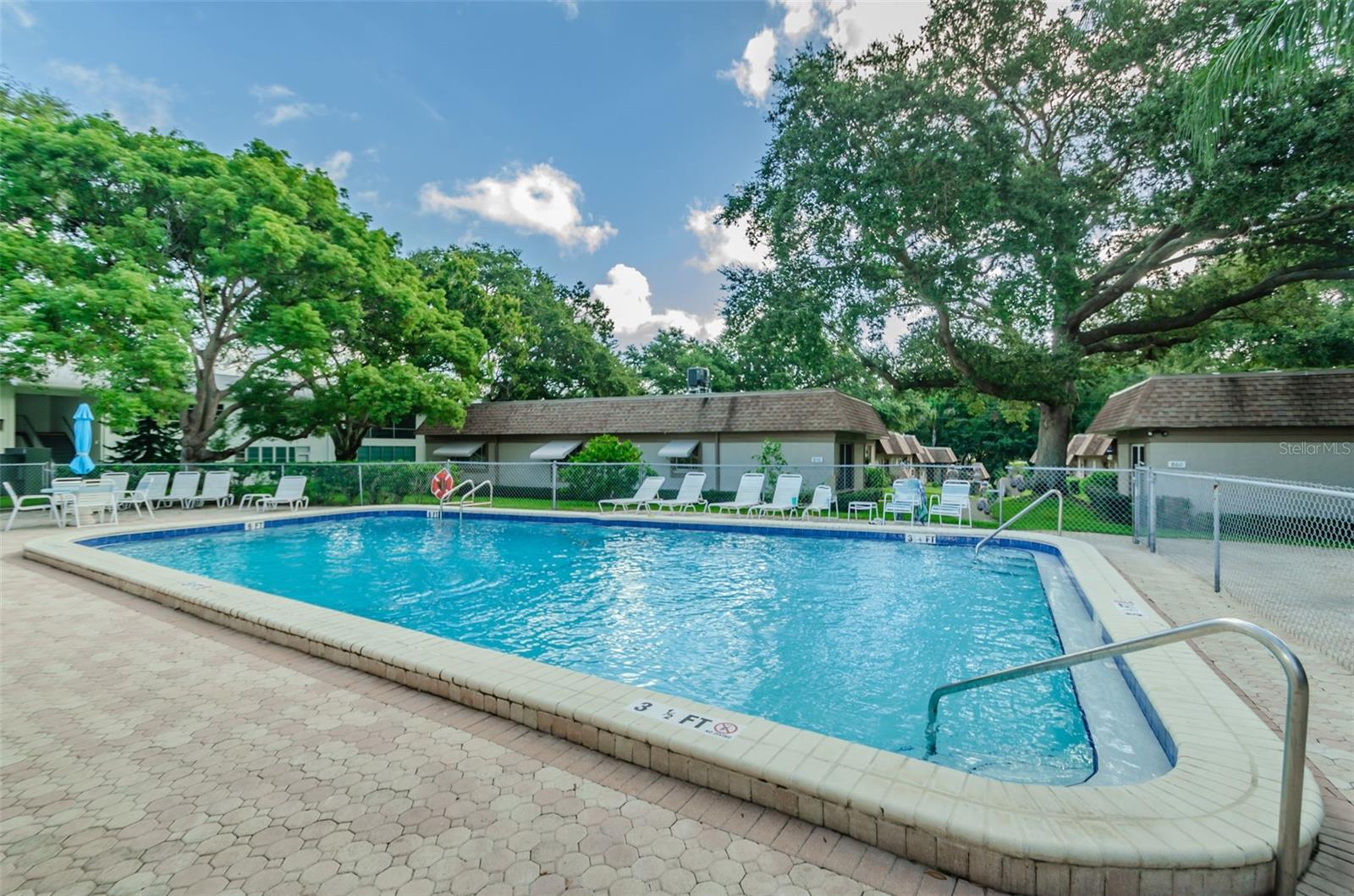 DOUGLAS ARMS - Residential