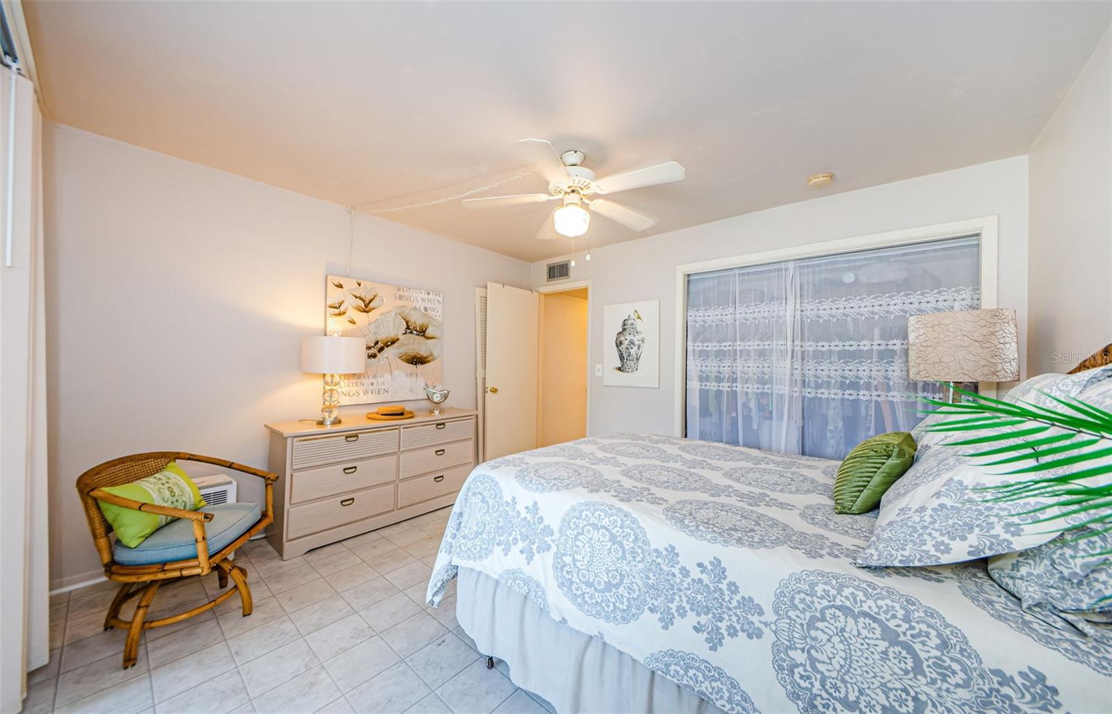 DOUGLAS ARMS - Residential