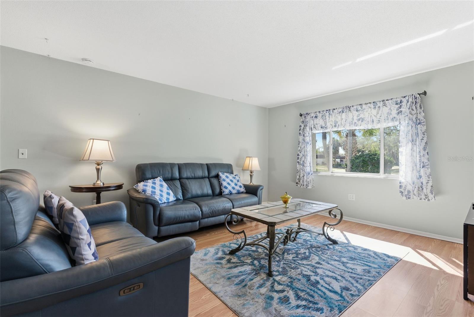 GLEN OAKS RIDGE VILLAS 1 - Residential