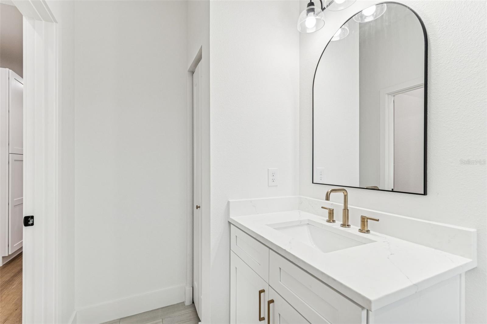 BANZA BANZA - Residential