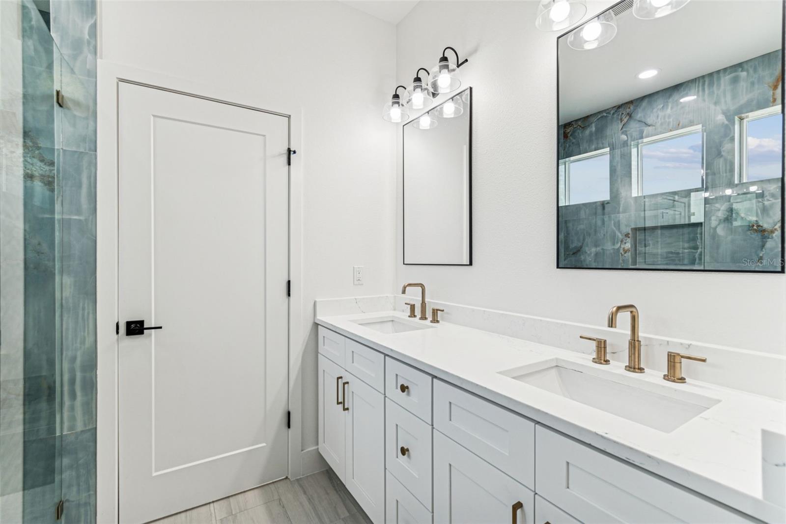 BANZA BANZA - Residential