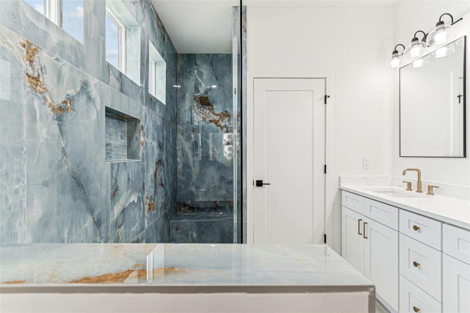 BANZA BANZA - Residential