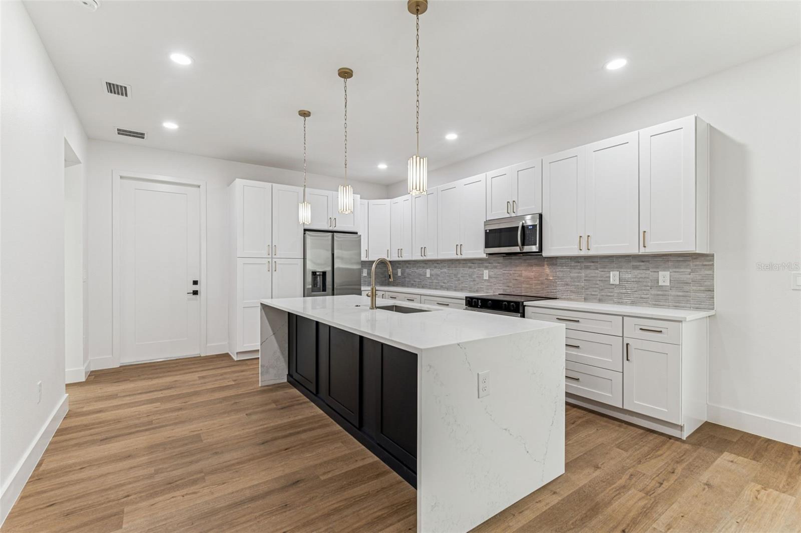 BANZA BANZA - Residential