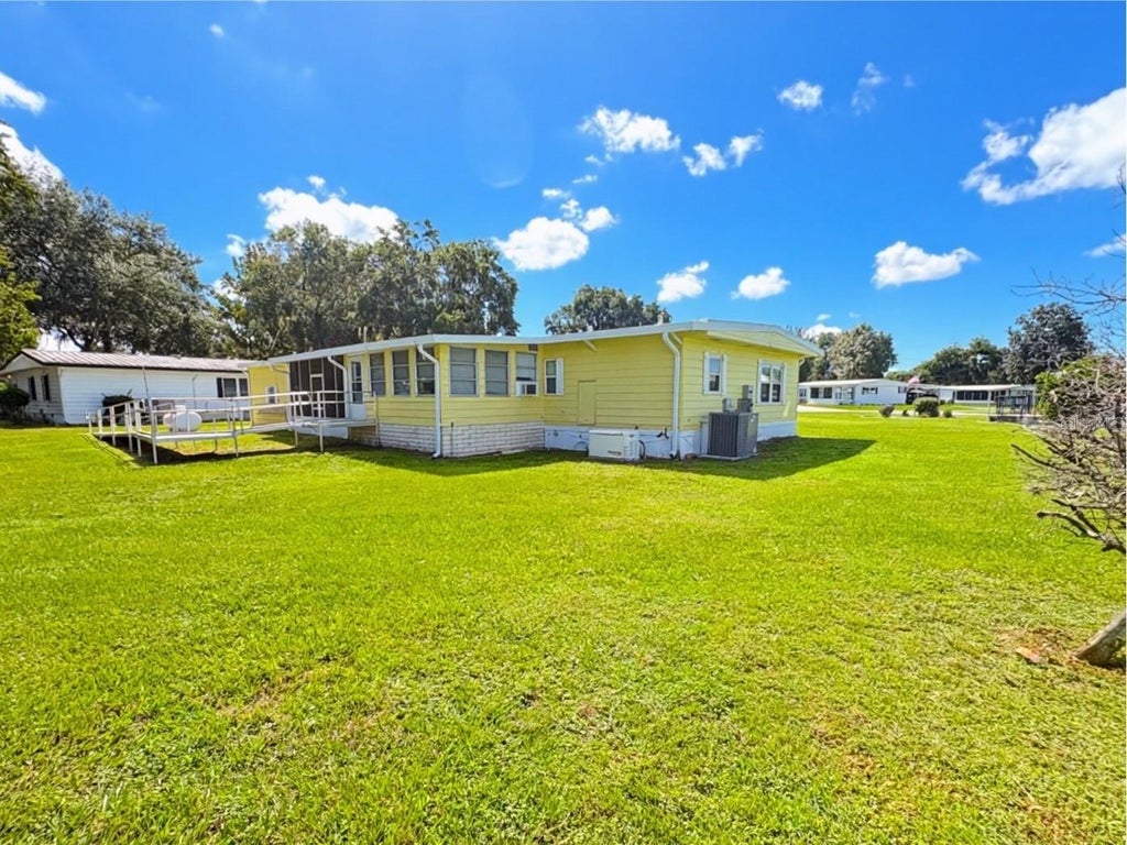 Photo of 21 N Bobwhite Road, Wildwood, FL 34785 (MLS # G5117476)