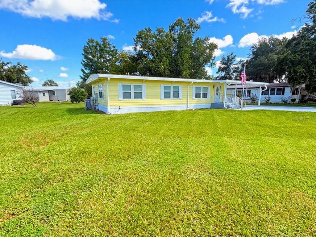 Photo of 21 N Bobwhite Road, Wildwood, FL 34785 (MLS # G5117476)