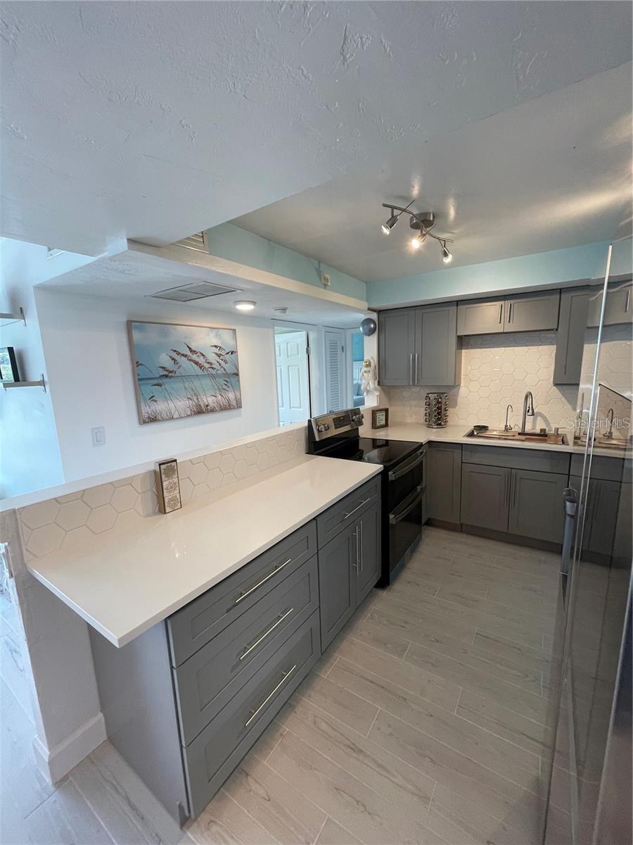 COLUMBIAD PLAZA SUB - Residential Lease