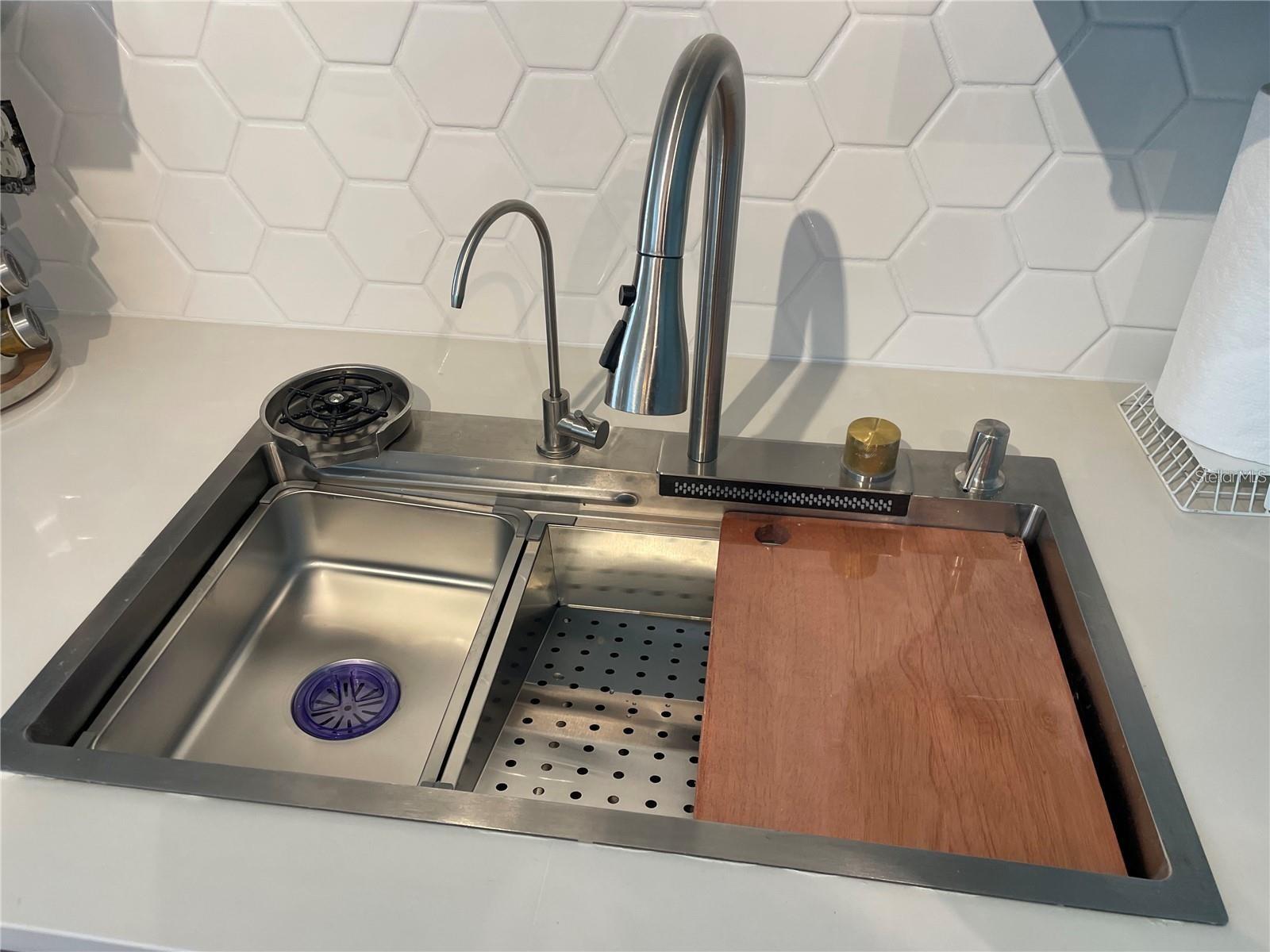 COLUMBIAD PLAZA SUB - Residential Lease