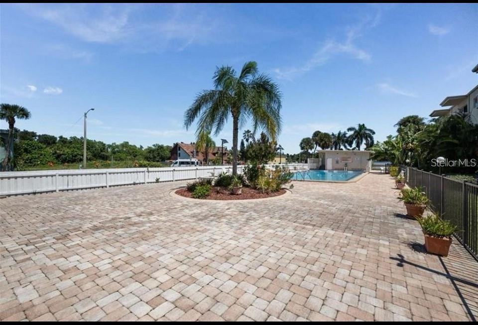 COLUMBIAD PLAZA SUB - Residential Lease