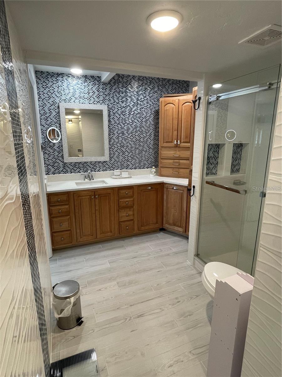 COLUMBIAD PLAZA SUB - Residential Lease