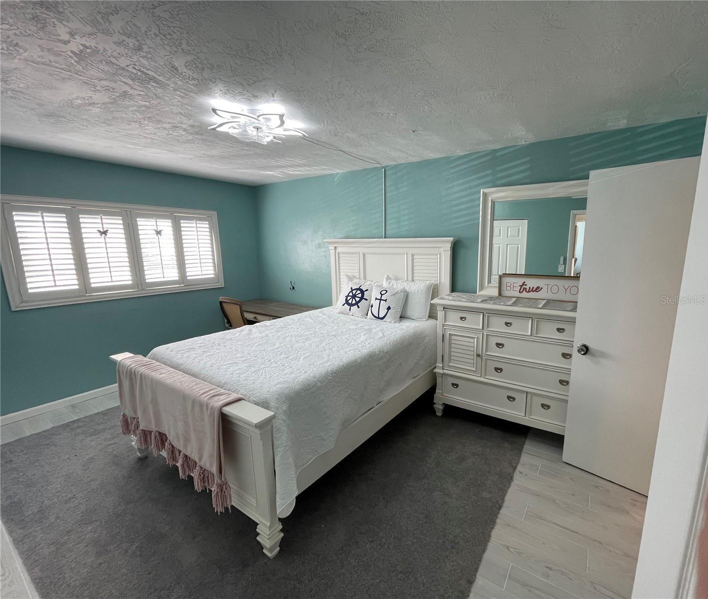 COLUMBIAD PLAZA SUB - Residential Lease