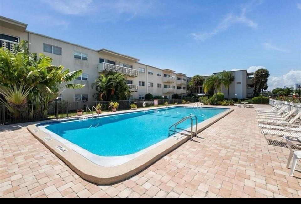 COLUMBIAD PLAZA SUB - Residential Lease