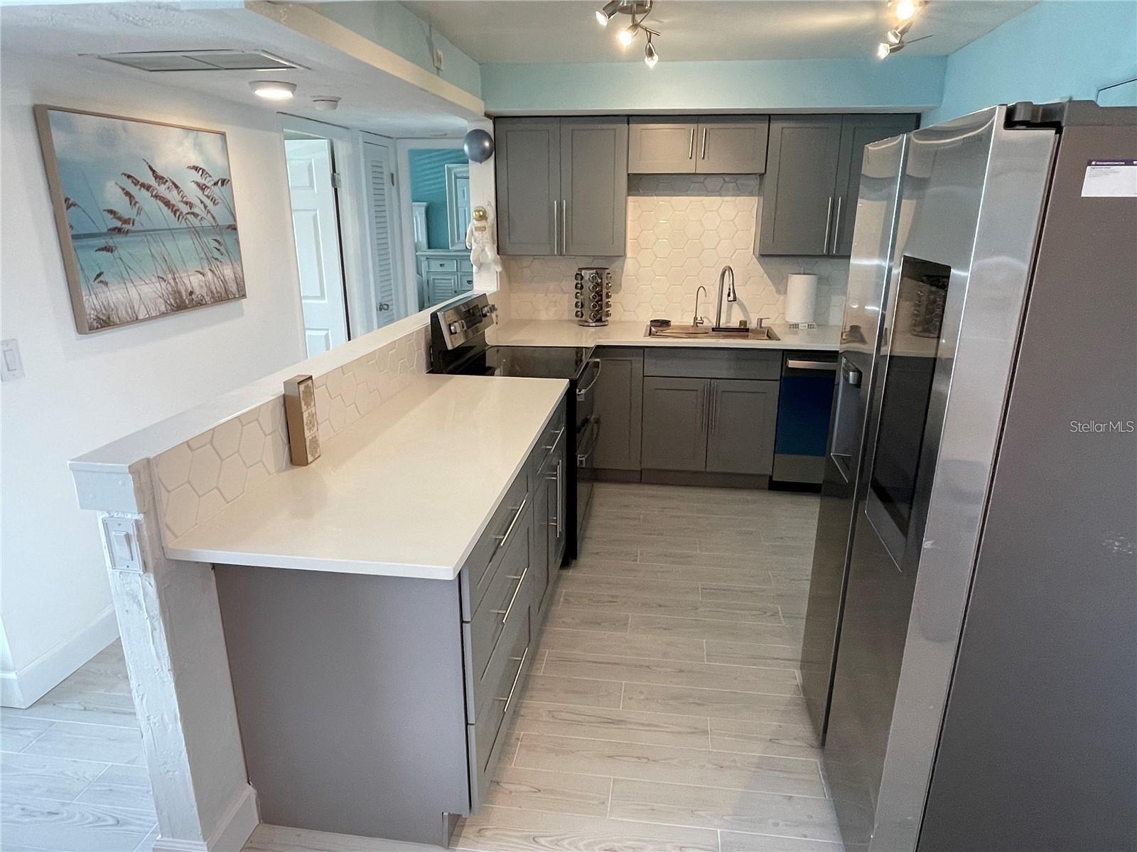 COLUMBIAD PLAZA SUB - Residential Lease