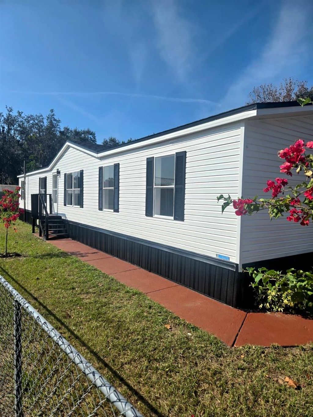 Photo of 4928 Rollinglen Loop E, Lakeland, FL 33810 (MLS # TB8454286)