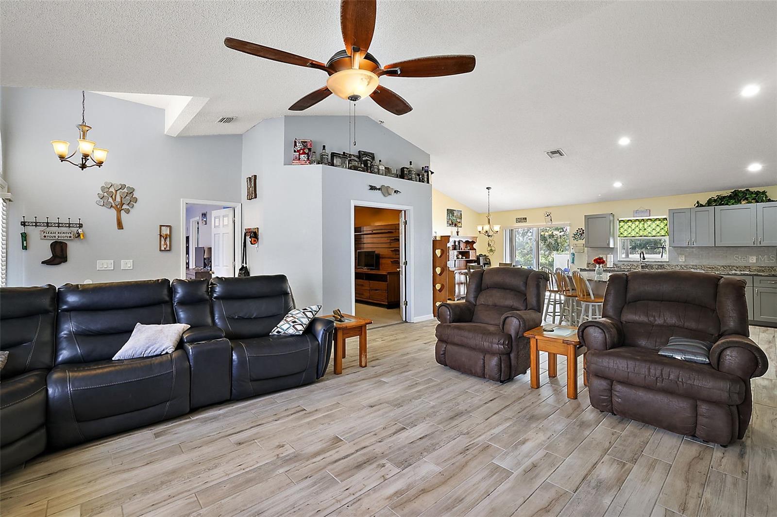 GROVELAND HIDDEN LAKES ESTATES PH 03 - Residential