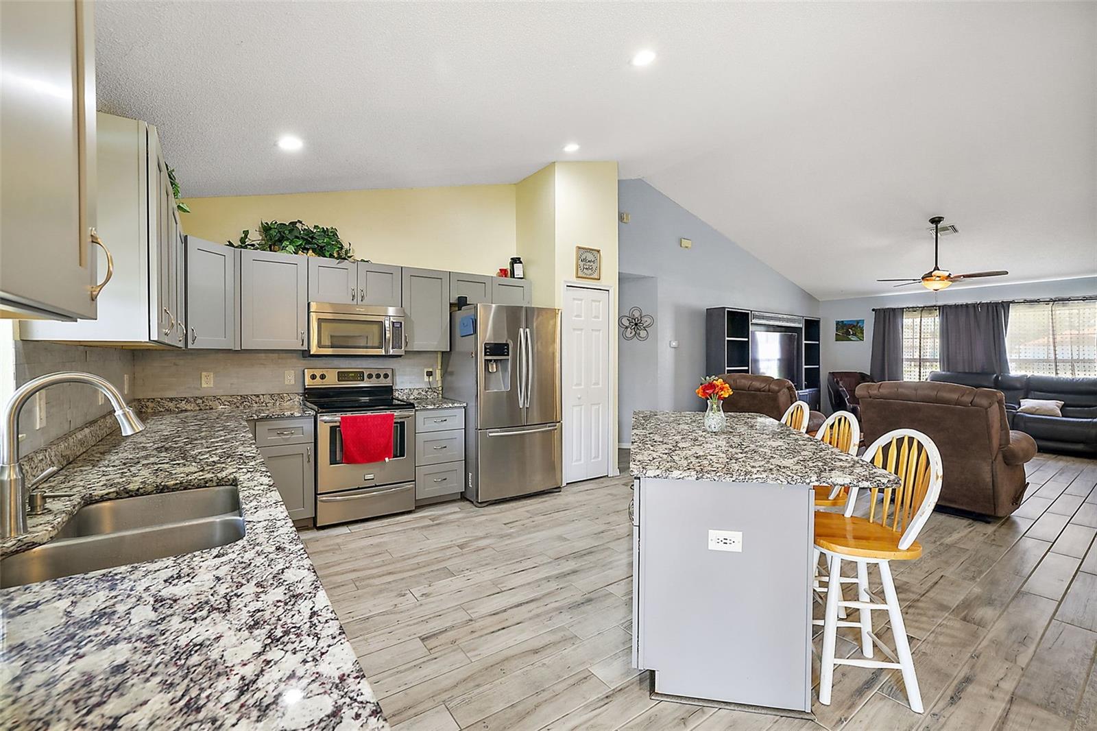 GROVELAND HIDDEN LAKES ESTATES PH 03 - Residential